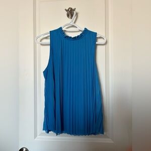 Vince Camuto Shutter Pleat Sleeveless Shell In Ibiza Blue. Size Medium NWOT
